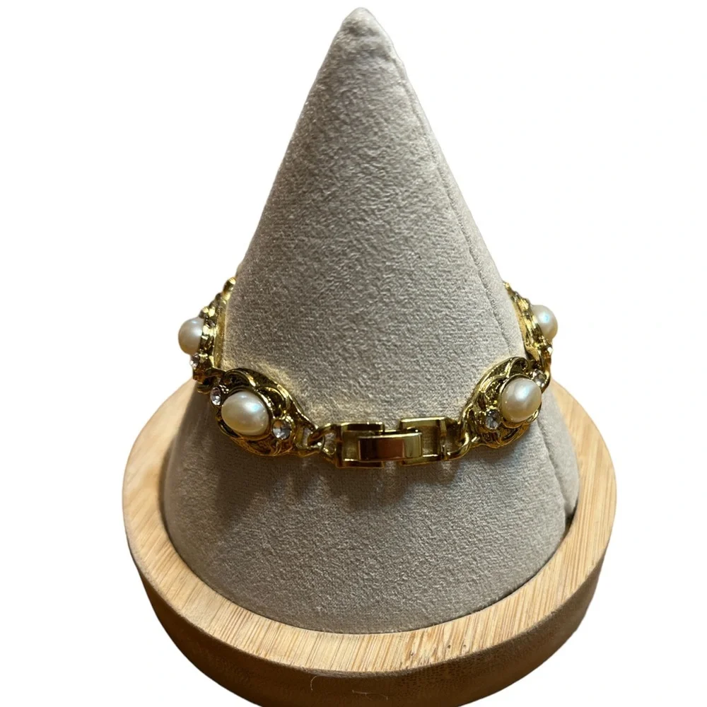 ✨ 3/$15 Gold Tone Pearl Rhinestone Bracelet